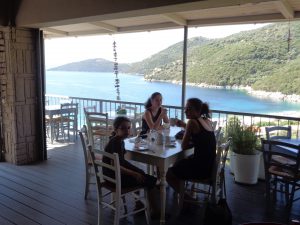 Petit déjeuner au bar