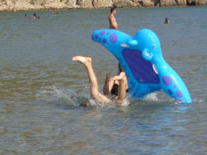 Monter sur la raie est parfois difficile.